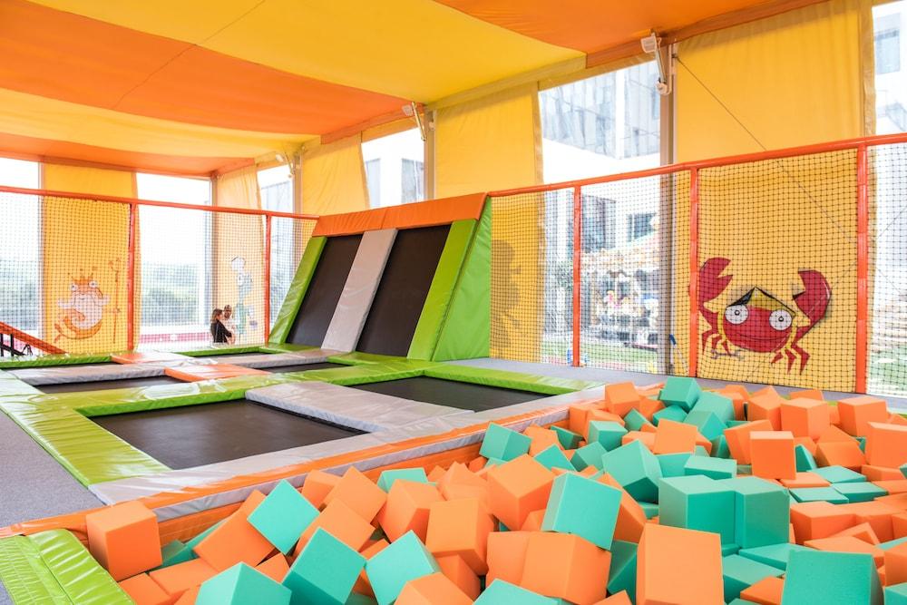 Vila Gale Sintra Zewnętrze zdjęcie A trampoline park in China