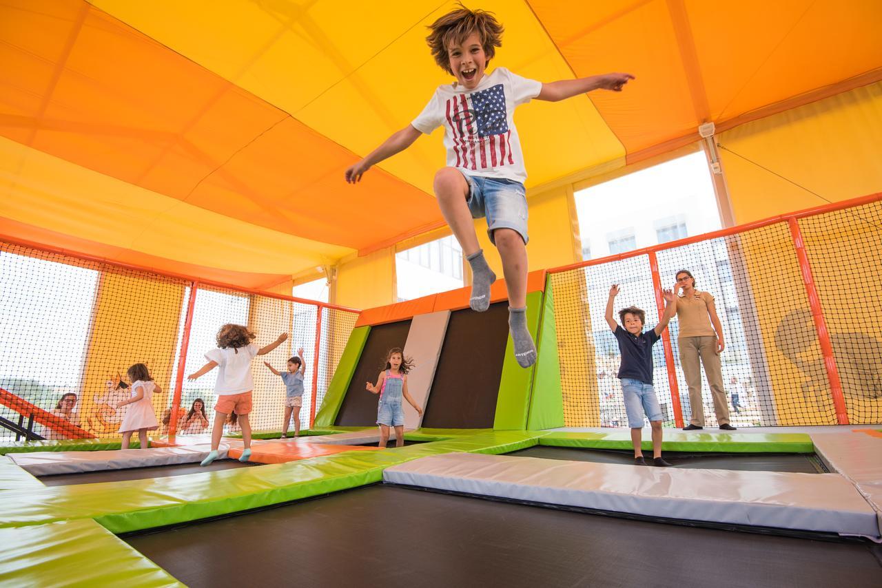 Vila Gale Sintra Zewnętrze zdjęcie Children playing at an indoor playground