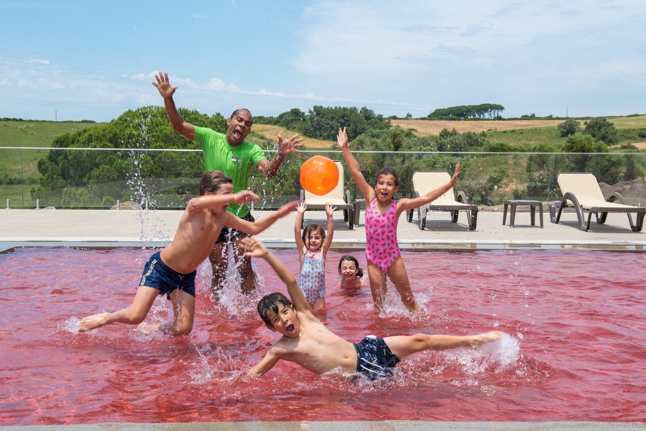 Vila Gale Sintra Zewnętrze zdjęcie Family in a swimming pool